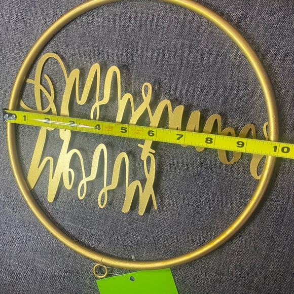 Gold toned 10 inch wreath embellishment Merry Christmas NWT - Picture 4 of 4